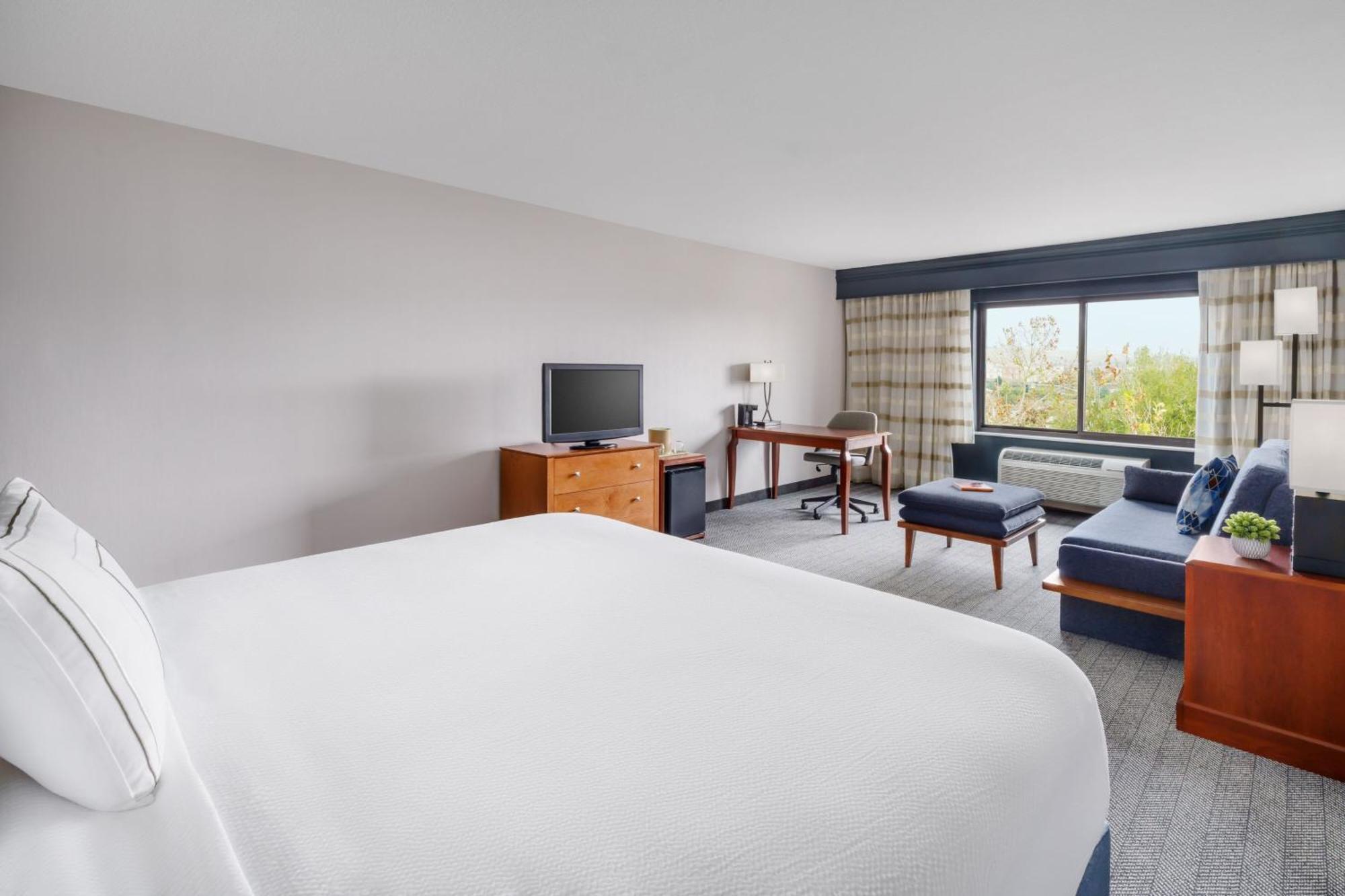Courtyard By Marriott Sacramento Folsom Hotel Exterior photo